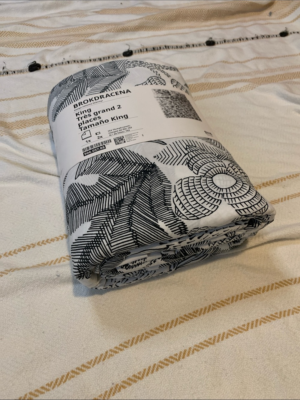 NWT IKEA BROKDRACENA Duvet Cover and Pillowcases(s), white/black, King